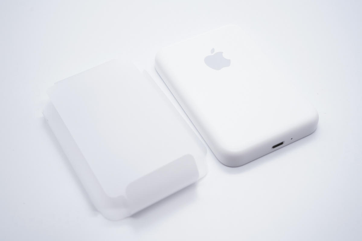 苹果官方首款MagSafe磁吸无线充电宝首发评测！ - 充电头网